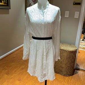 Gorgeous off white lace dress